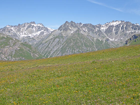 Summits towering above the Tasna and Mala Valleys