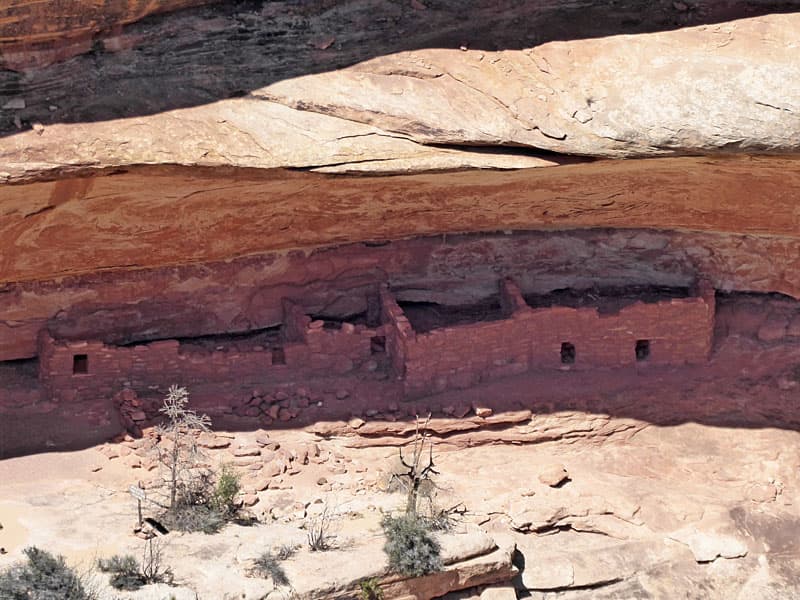 Well preserved walls in the second alcove