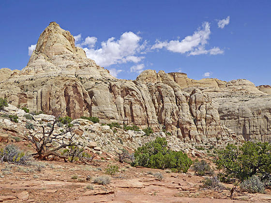 Formations to the north of the trail